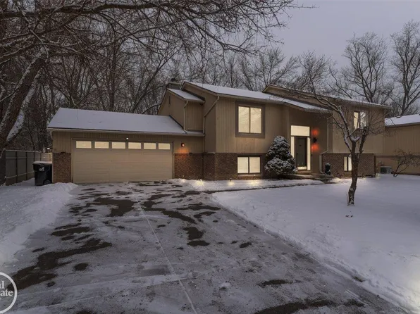 30476 Salisbury St, Farmington Hills, MI 48336