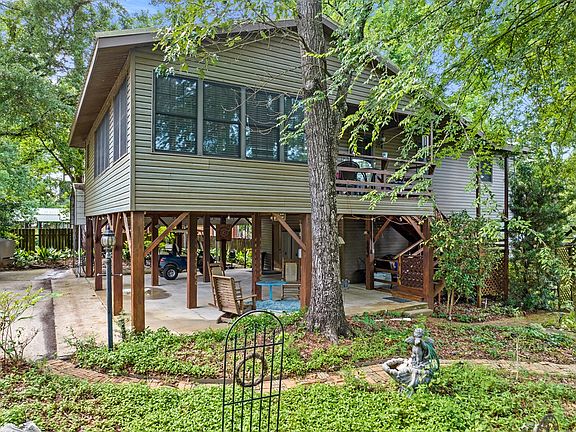 5th image of 444 Lakewood Dr