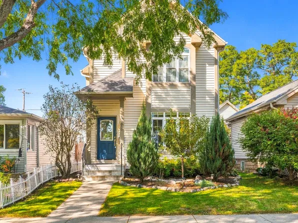 1850 E Fernwood AVENUE, Milwaukee, WI 53207