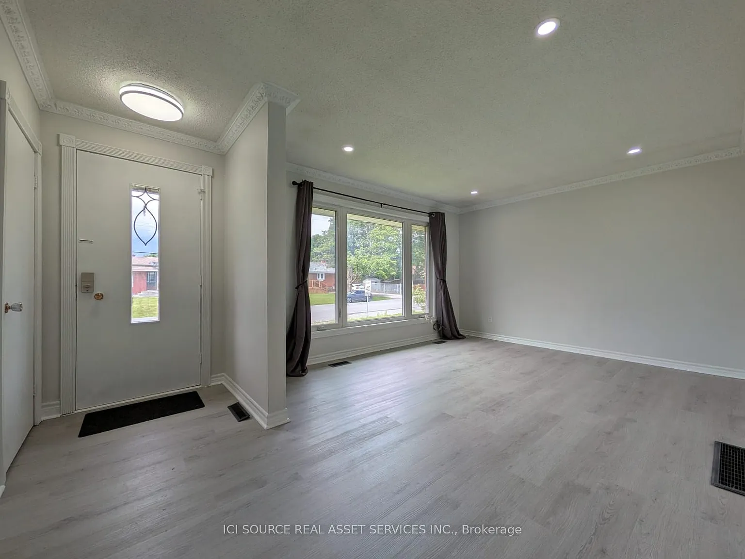 3 bed, $2,300 — Photo 4