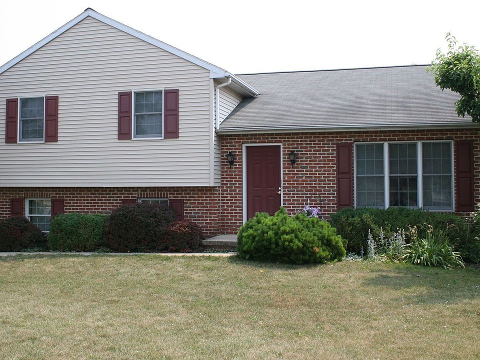 1st image of 207 N Yund Ave