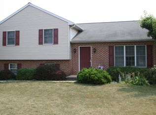207 N Yund Ave, New Holland, PA 17557