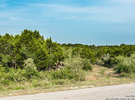 5th image of 902 Oak Bluff Trl