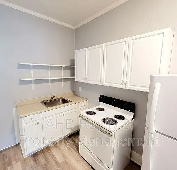 633 Tucker St #A — Photo 4