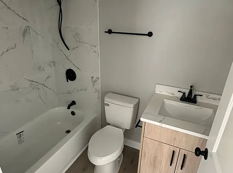 312 N Austin Blvd #4W — Photo 6