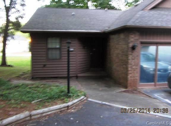 3rd image of 2798 Woodridge Dr #A-1