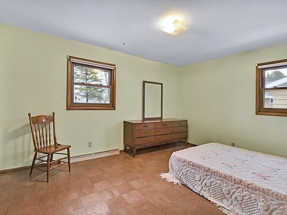 5th image of 812 Pleasantwood Dr