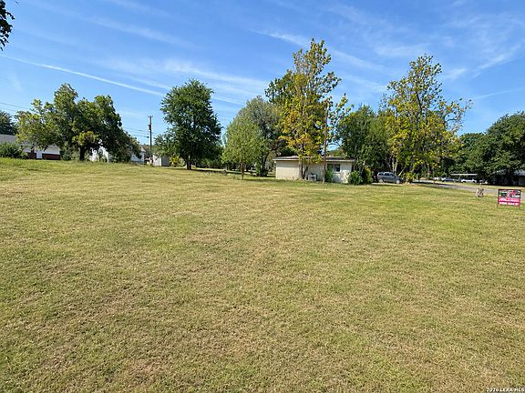 2nd image of 105 Navasota LOT 23