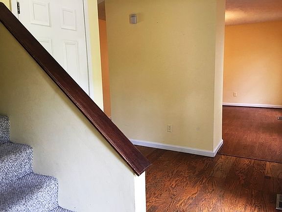 5th image of 186 W Lakeview Dr NE