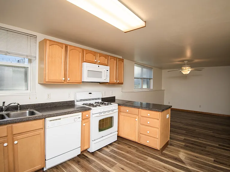 353 College Ave — Photo 6