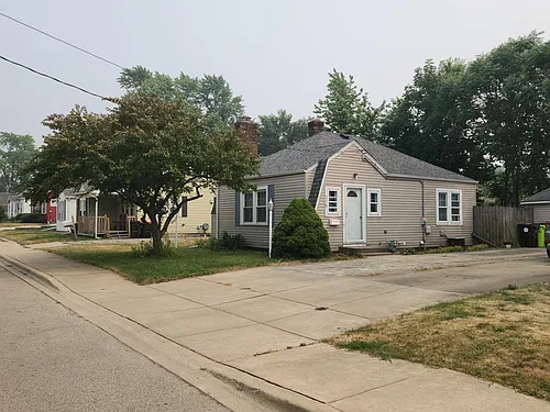 216 E Washington St Photo 1