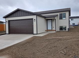 5601 Coal Bank Dr, Rapid City, SD 57701
