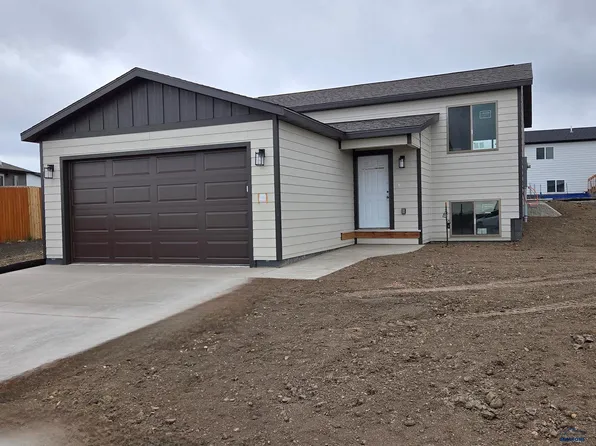 5601 Coal Bank Dr, Rapid City, SD 57701