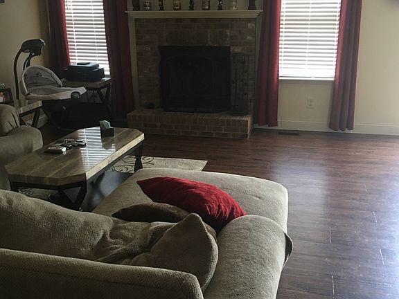3rd image of 218 Conrad Cir