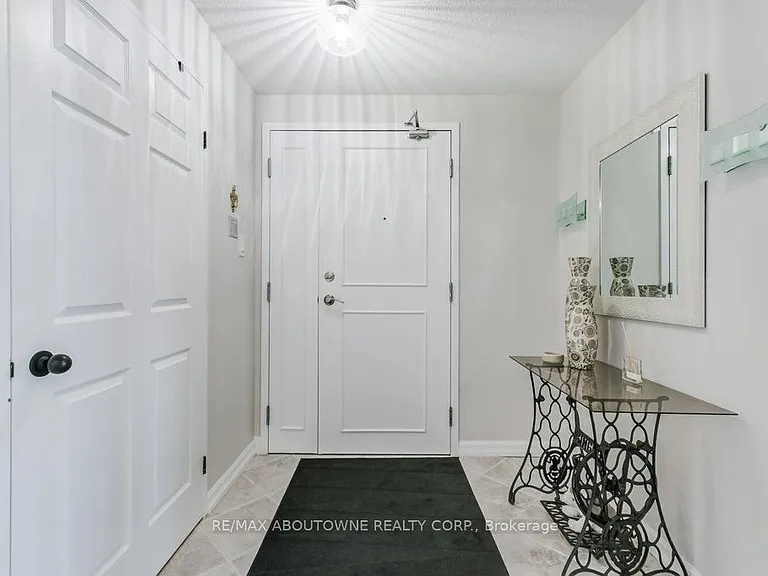 2511 Lakeshore Rd W #519 — Photo 21