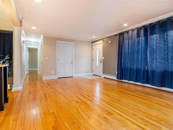4th image of 840 Oak Hill Ave