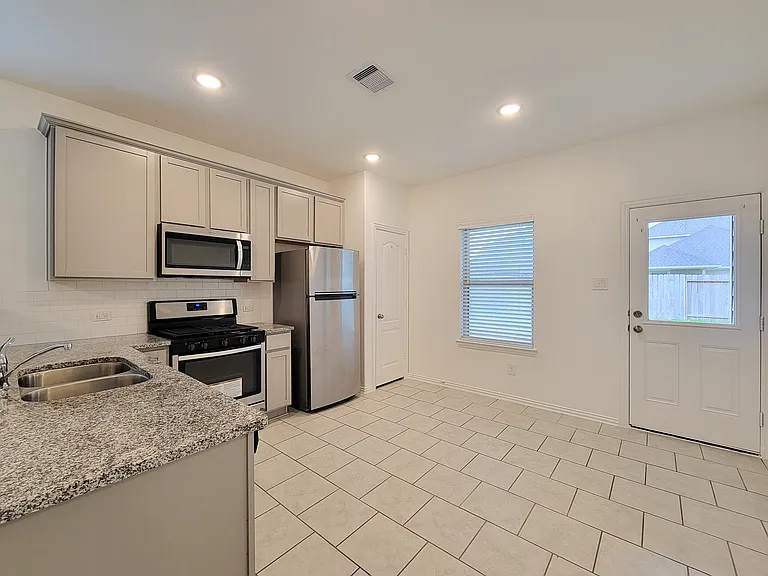 31351 Horseshoe Meadow Bend Ln — Photo 10