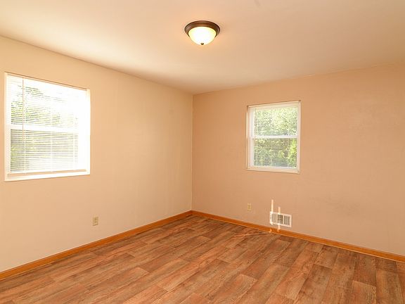 4th image of 1002 E Capitol Ave #7