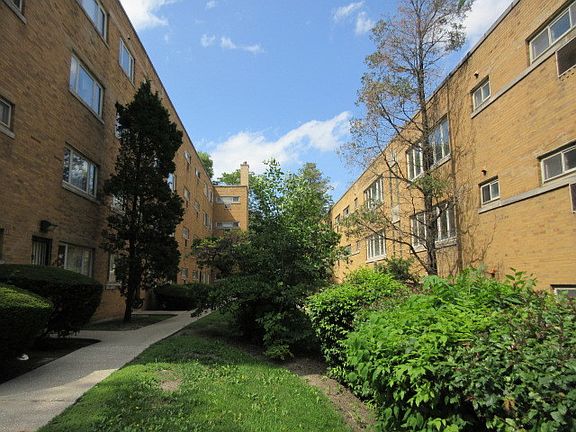 2nd image of 2012 W 111th St APT 3S
