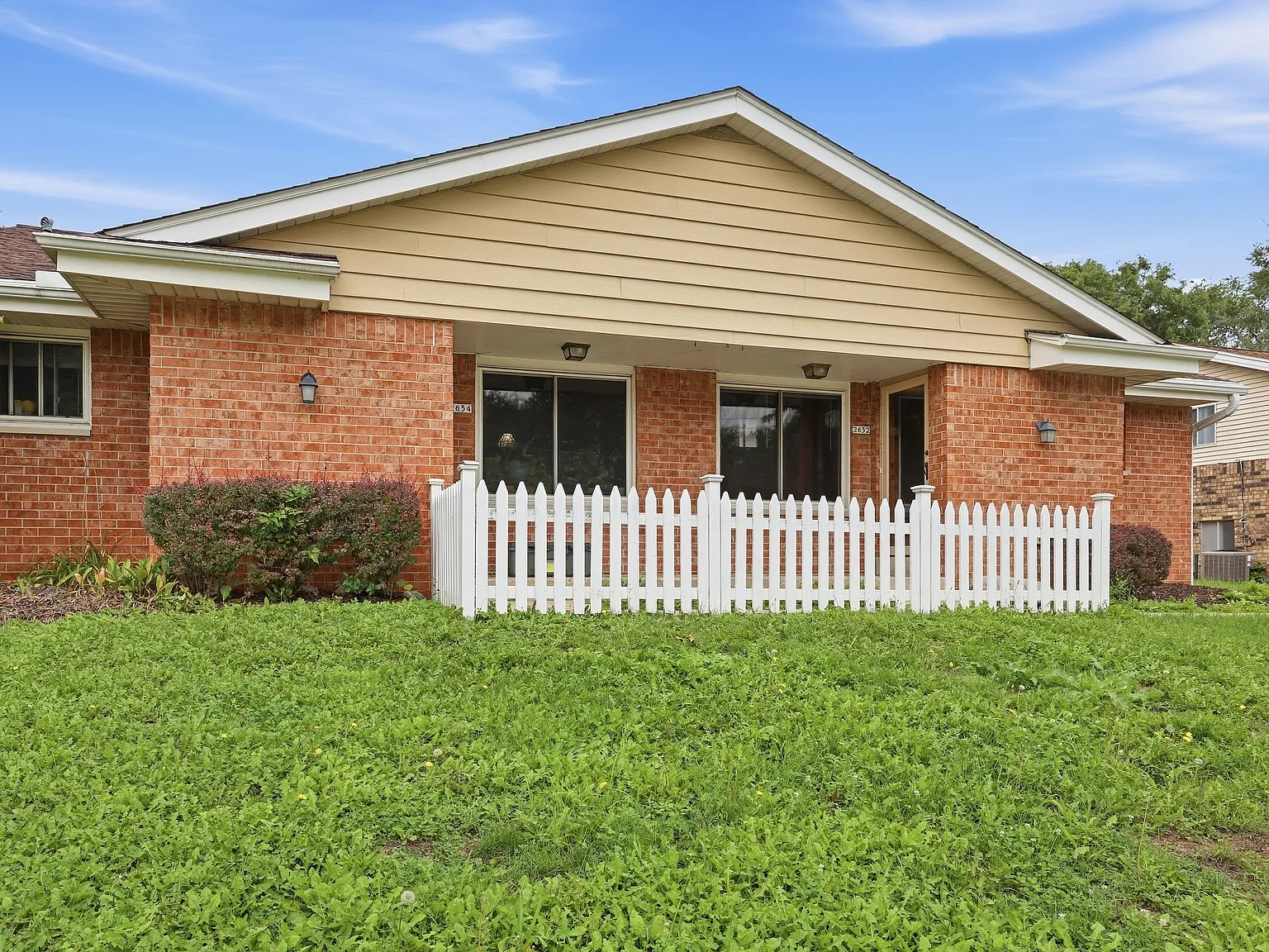 3 bed, 1400 sqft, $2,100 — Photo 1
