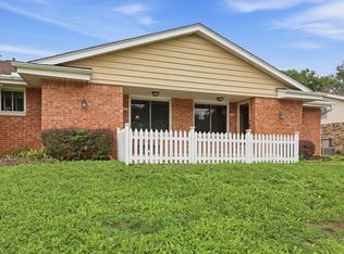 2652 N 124th St, Wauwatosa, WI 53226