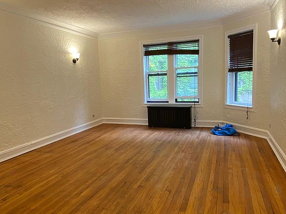 3rd image of 1228 W Jarvis Ave APT 1N