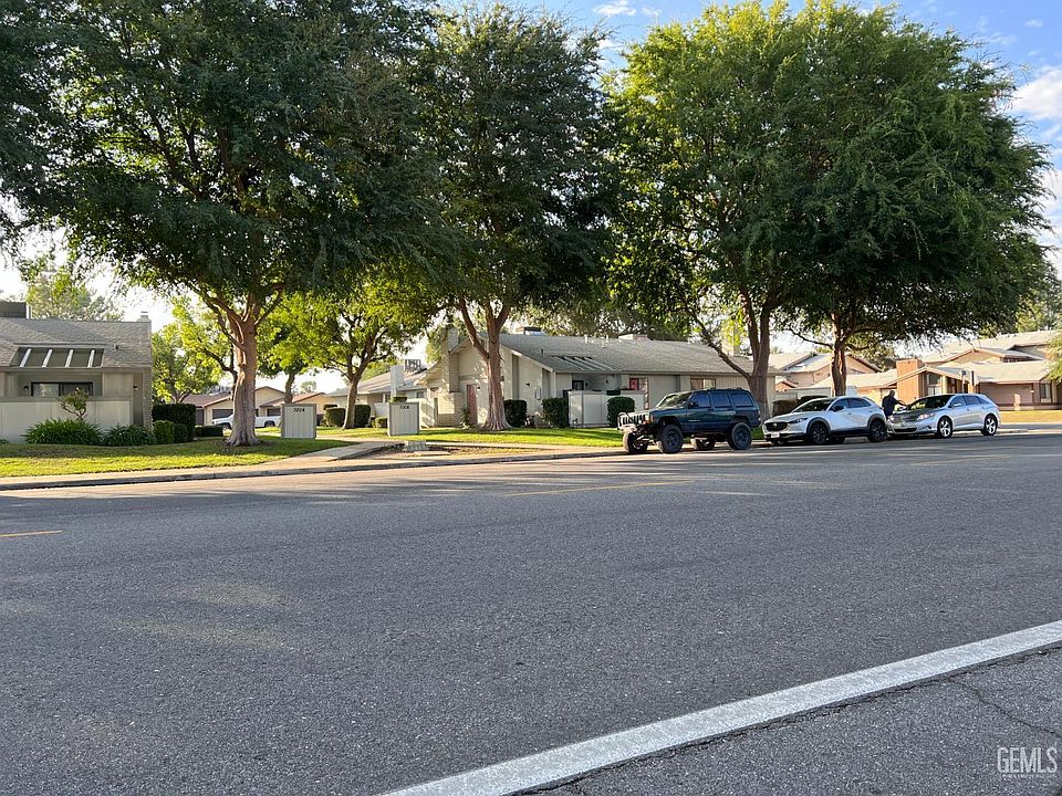 2nd image of 7008 N Half Moon Dr