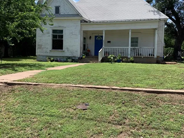 1104 S Pecan St, Brady, TX 76825