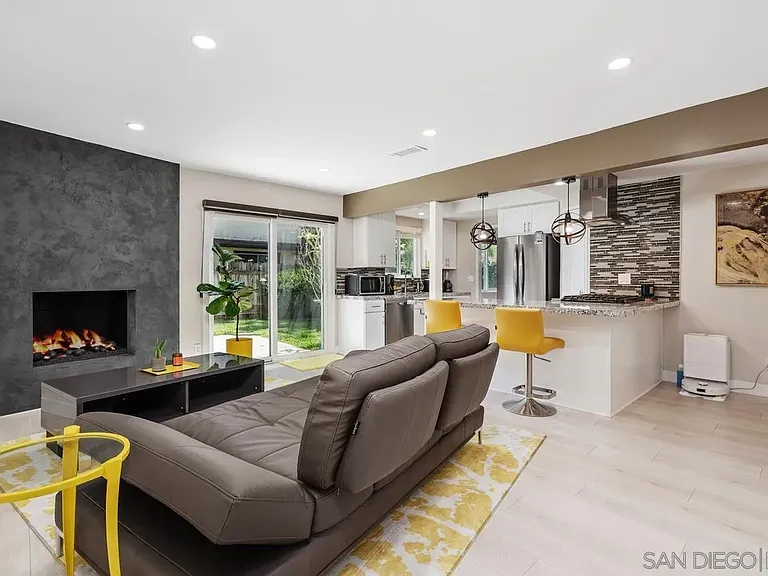 1516 Encino Ave #B — Photo 1