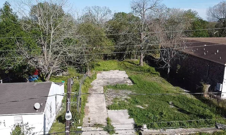 2nd image of 9325 Merle St