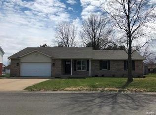 944 Vossclare Ln, Breese, IL