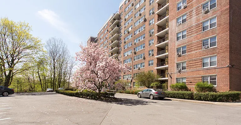 Sold by EZ Premier Realty | media 9