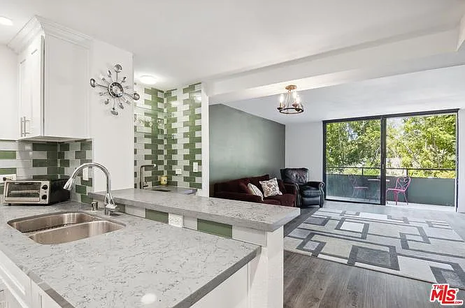 10535 Wilshire Blvd #404 — Photo 10