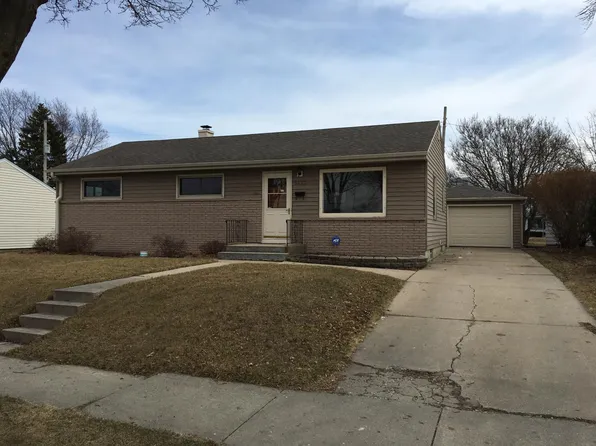 6457 W Kinnickinnic River Pkwy, Milwaukee, WI 53219
