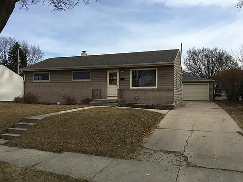 6457 W Kinnickinnic River Pkwy Photo 1 6457 W Kinnickinnic River Pkwy Photo 1
