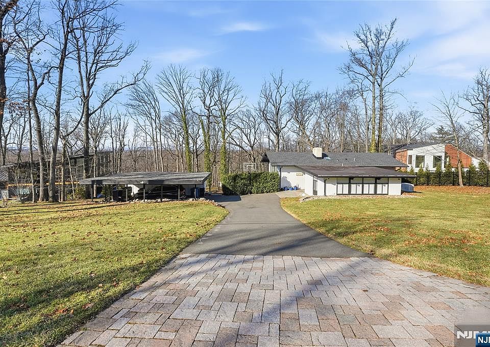 1st image of 27 Suffolk Ln