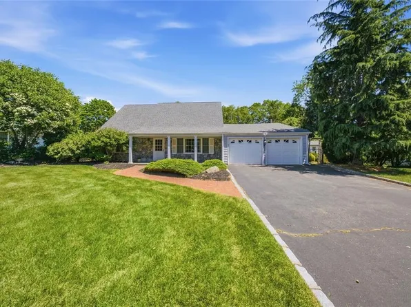 139 Sycamore Cir, Stony Brook, NY 11790