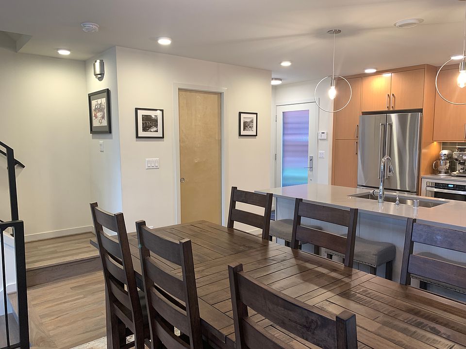 Entry/Powder Rm/Kitchen/Dining