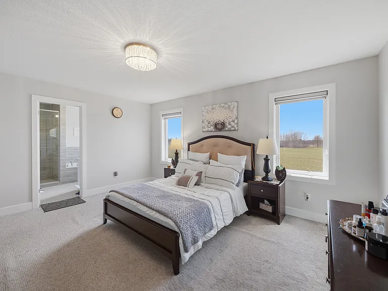1615 Sandridge Ln — Photo 33