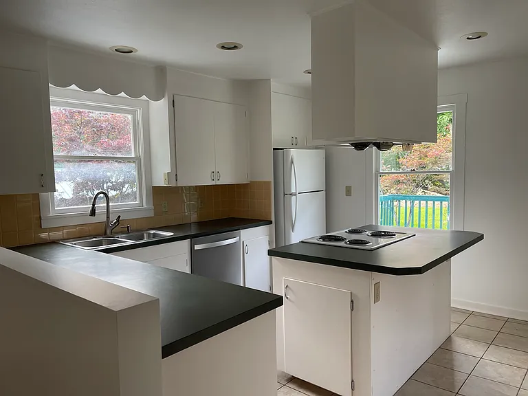 245 N Harris Ave — Photo 7