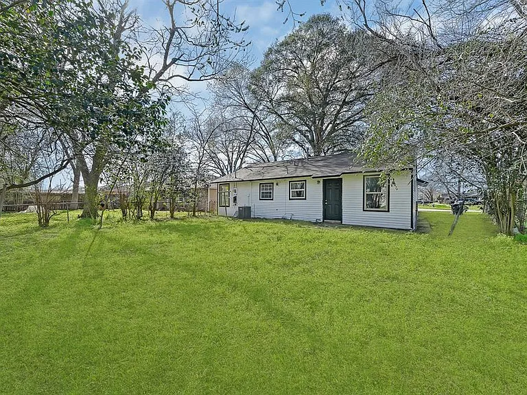 7609 Saint Lo Rd — Photo 5