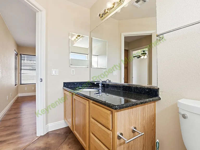 1137 S Hazel St — Photo 22