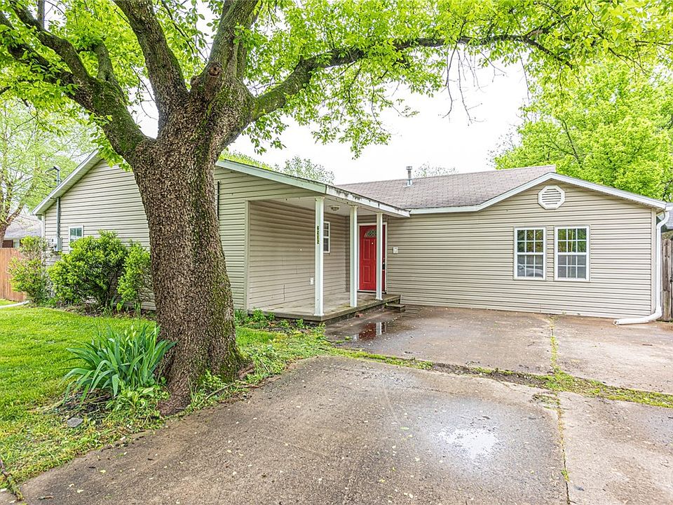 1st image of 2906 1st St