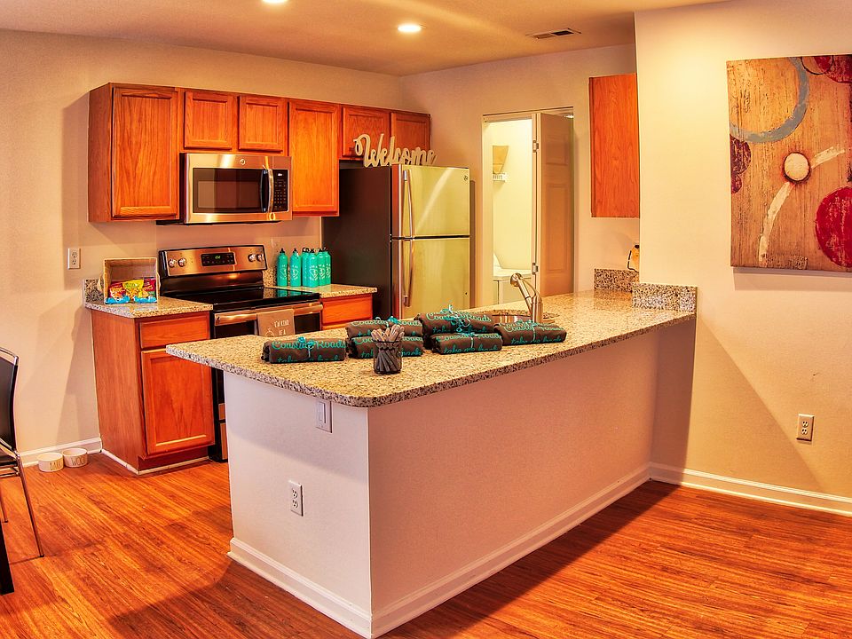 Upgraded Kitchen with Stainless Steel Appliances