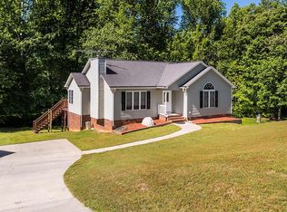 1622 Finnsbury Dr, Burlington, NC 27217