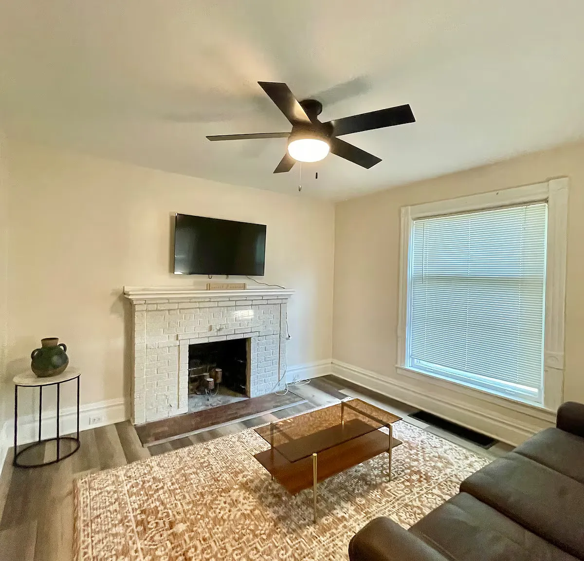 629 Crescent St NE — Photo 1