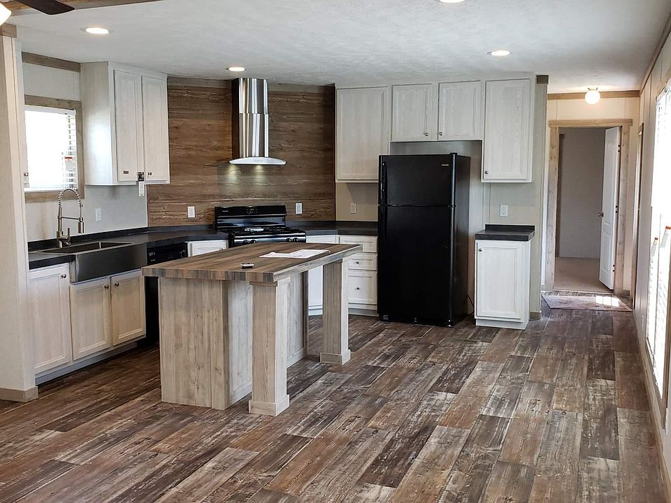 2nd image of 30 Parkway Cir