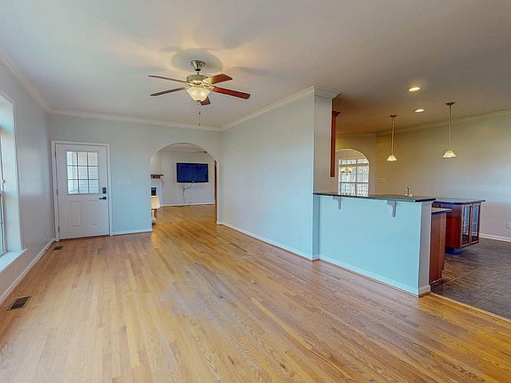 3rd image of 471 Parham Rd