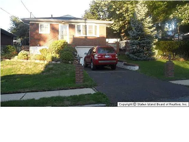 69 Perry Ave photo 1