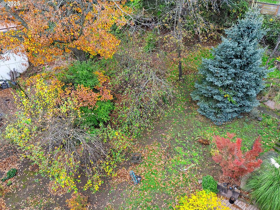 2nd image of 5015 SE Rex Dr #27